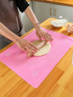 蒐藏家-矽膠揉麵墊 (40X50cm) 防滑擀麵墊 不沾板烘焙麵板和麵墊 (顏色隨機出貨)