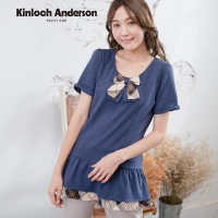 【Kinloch Anderson】圓領格紋蝴蝶結裙襬造型短袖上衣 金安德森女裝(KA0355302)
