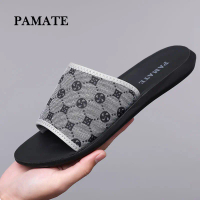 Pamate Dép nam thời trang - Chất da mềm mại, đế êm ái nâng tầm trải nghiệm dạo phố. Thiết kế họa tiế