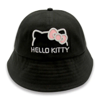 【HELLO KITTY】凱蒂貓~Hello Kitty甜美站立刺繡圖樣黑色親子漁夫帽(正廠原版台灣授權)