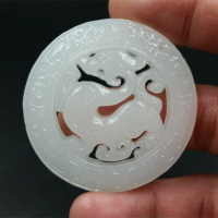 新款仿天然玉石a貨阿富汗白玉古龍吊墜羊脂白玉鏤空掛件玉牌子