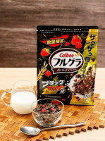 【現貨】日本Calbee雷神 聯名麥片 雷神巧克力 穀物麥片 卡樂比 期間限定 草莓穀物 黑雷神巧克力