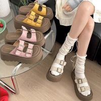 Leo.shoesรองเท้าแตะแฟชั่นสำหรับผู้หญิง รองเท้าแตะชายหาดพื้นหนา หัวเข็มขัดโลหะสไตล์วินเทจ คําแนะนําผล