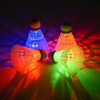 Led Shuttlecocks 6pcs Led Luminous Badminton Shuttlecocks Set for Indoor/outdoor Sports Activities Colorful Light-up Foamed