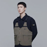 【國家地理服飾官方旗艦】男裝 工裝兩用背心托特包 - 卡其色(兩用背心/工裝必備)