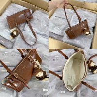 Chio2nd - Túi Chio Kẹp Nách Da Bóng Nhăn Kèm Charm gấu mũ len HS273 By.Halinh