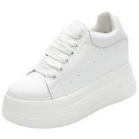 รองเท้าสเก็ตบอร์ดผู้หญิง 2022 รองเท้าหนังใหม่รองเท้าแพลตฟอร์มพื้นหนาแมทช์ลุคง่ายรองเท้าผู้หญิงเพิ่มค