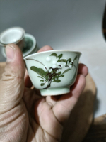 日本回流瓷器古董豆青瓷堆塑杯茶杯茶碗，底小磕碰，別的全品，口