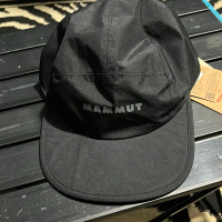Mammut Topi Hitam dengan Logo Mammut di Depan - Topi Olahraga Stylish dan Nyaman untuk Aktivitas Out