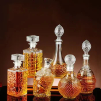Whiskey Decanter for Liquor Scotch Bourbon Liquor Glass, Classical Barware, Lead-Free, Luxury