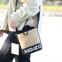 【KENZO】品牌英字LOGO撞色條紋束口草編包水桶包斜背包(黑邊)