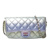 【CHANEL 香奈兒】AP2044 經典菱格紋小羊皮漸層幻彩風格斜揹眼鏡墨鏡包(幻彩)