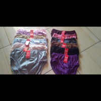 Golden Nick celana dalam wanita