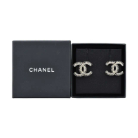【CHANEL 香奈兒】CHANEL CC LOGO雙色鑲鑽設計穿式耳環(淡金x黑白)