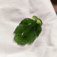KALUNG/LIONTIN GIOK HIJAU NEPHRITE