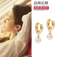 ต่างหูสไตล์เดียวกัน, เรื่องราวของดอกกุหลาบ, Huang Yimei และ Liu Yifei, ต่างหูสตั๊ดมุกหรูหราและสง่างา