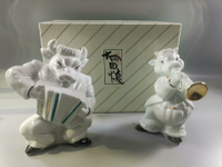 日本有田燒 白瓷公牛母牛拉手風琴吹喇叭擺飾，造型栩栩如生，樂