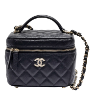 CHANEL香奈兒 經典雙C LOGO菱格粒紋牛皮手提/斜背化妝包(黑色)