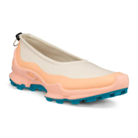 【ecco】BIOM C-TRAIL W 蹤跡健步都會探索套入式運動鞋 女鞋(橘粉色/石灰色/淺藍色 80326361208)