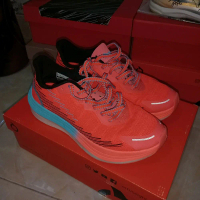 sepatu running ortuseight hypersonic 1.3 carbon plate
