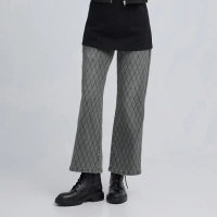 【ILEY 伊蕾】壓線菱格紋直筒牛仔褲(鐵灰；M-XL；1243338606)