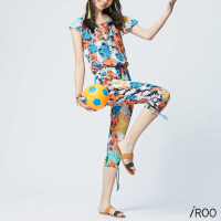 【iROO】領口伸縮滿版花朵撞色流行時尚長連身褲