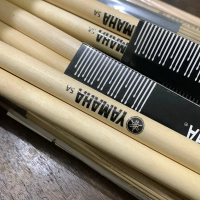 Yamaha Drum Stick Maple 5A Custom untuk Pemula - Alat Musik Drum Berkualitas Tinggi