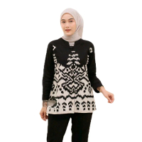 Tunik Batik Kinan dengan Pola Geometris Elegan untuk Tampilan Modern dan Menarik