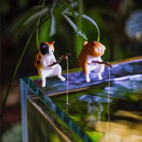 Miniatur Kucing Memancing untuk Aquascape – Dekorasi Unik Akuarium