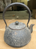 日本回流龍文堂鐵壺一把，銅蓋有款。尺寸看圖。