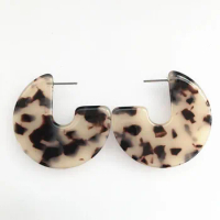 UJBOX Factory Wholesale Classic Leopard Resin Earrings Women Geometric Half Round Drop Earrings Size 44mm*44mm Jewelry Gift
