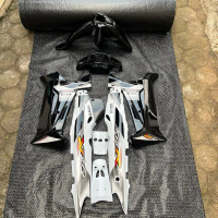 Body Set Fiz R Ardat Warna Hitam Putih Set Striping untuk Motor Sport dengan Desain Elegan dan Tahan