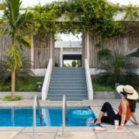 住宿 Open House by StayVista - Nestled in nature, featuring a Swimming pool & Expansive lawn for a ser