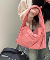 ฤดูหนาวใหม่ COS ผู้หญิงรูปแบบสี่เหลี่ยมขนมเปียกปูนกระเป๋าถือทรงสี่เหลี่ยมกระเป๋าสะพายความจุขนาดใหญ่น