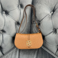 Mandjha Jane Tas Ivan Gunawan Gaya Elegant