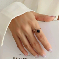 Cincin Titanium Wanita Bulat Hitam Romawi Terlaris Aksesoris Berlian Elegan