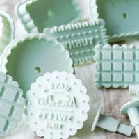 Waffles, cookie molds, cookies, cranberry frosting, snowflake pastry sandwich baking tools for household use