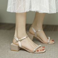 一字帶時裝涼鞋女夏中跟年新款仙女風法式氣質粗跟珍珠羅馬鞋