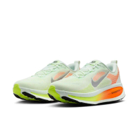 【NIKE 耐吉】運動鞋 跑步鞋 男鞋 NIKE VOMERO 18 綠色 橘黃 漸層 路跑 緩震(HM6803300)