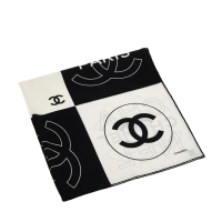 【CHANEL 香奈兒】新款黑白方格紋大小雙C LOGO絲質大方巾