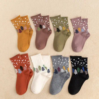 Q 1Pair Soft Cartoon Christmas Pattern Mid Tube Sock Nice Gift Cotton Socks for Female Ladies Pile Socks Autumn Winter