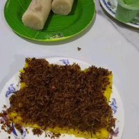 Beras Ketan Serundeng Kuning SambeLingkung  ( PO kue 41 macam ) Makanan Food