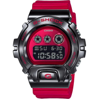 【CASIO 卡西歐】G-SHOCK Metal Bezel OZI配戴款 街頭嘻哈風耐衝擊數位腕錶/紅x黑框(GM-6900B-4)