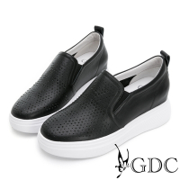 GDC-沖孔經典舒適真皮後底超輕量休閒鞋-黑色