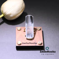 【SmileRocks 石麥】銀髮晶水晶無事牌 No.042260959(附SmilePad 6X6底板)
