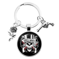 n keychain Roses Rock Band Pendant Round Key Chain Punk Guns and Roses Band Sign Metal Pendant Keyring Fans Souvenir Jewelry