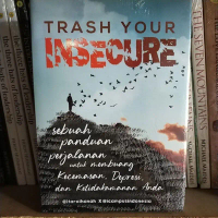 Buku \TRASH YOUR INSECURE (Isi 100% sama dg STOP INSECURE) + MY SPARKLING JOURNAL\""