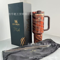 สแตนลีย์ใหม่ stanley แก้วน้ำลายเสือ 40oz แก้วเก็บความร้อน Stanley สำหรับผู้ชายและผู้หญิง   ถ้วยน้ำแข