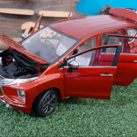 Diecast Miniatur Mitsubishi Xpander merah skala 1:18