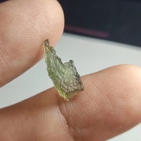 MU541 โมลดาไวท์ Moldavite สะเก็ดดาว Tektile สินค้าทุกชิ้นมีใบรับรองของแท้ 100%